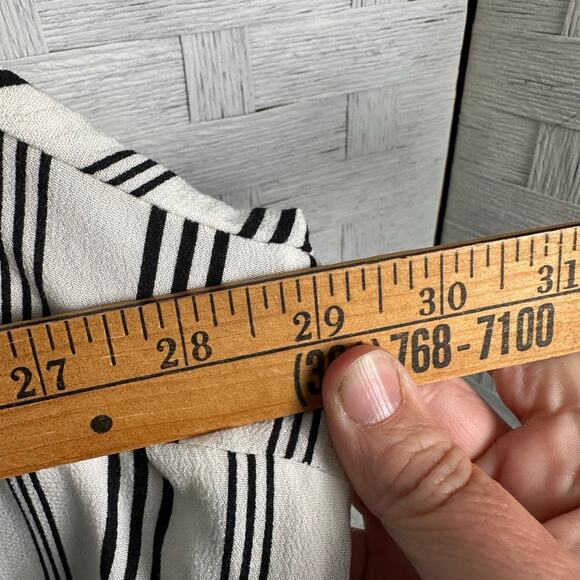 Torrid rap style shirt balloon sleeves white black stripes tradMom plus size - Picture 7 of 8